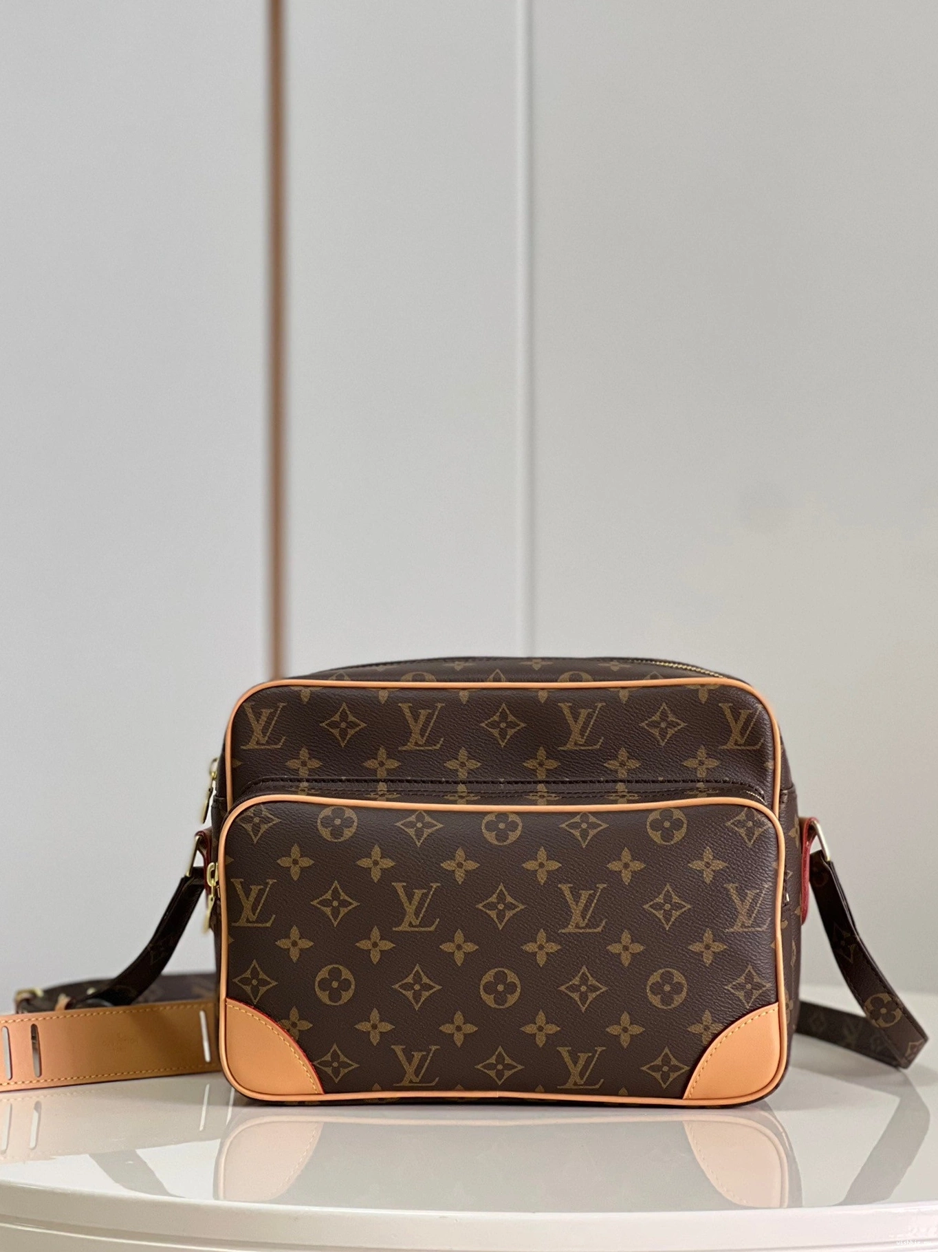 WIS MESSENGER LOUIS VUITTON 1016